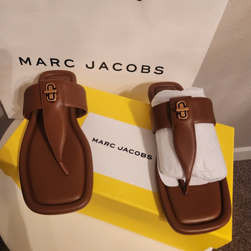 NWT - Marc Jacobs Tan Sandles